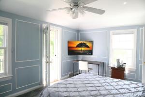 a bedroom with a bed and a ceiling fan at Luxury Suite at Private Beach North Shore Residence in Highland Park