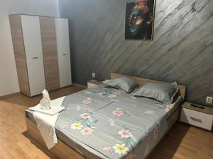 a bedroom with a bed with a blue comforter at Apartament regim hotelier 1 camera in Galaţi