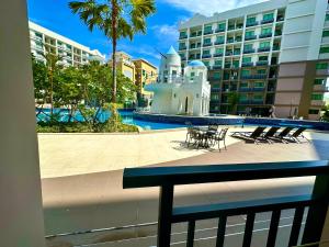 Mynd úr myndasafni af Arcadia Condo with Pool access-E & Gym-Sauna and Fast NET í Pattaya South