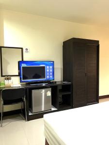TV a/nebo společenská místnost v ubytování T.P. Place Hotel