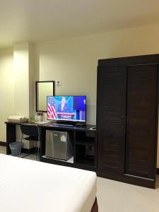 TV a/nebo společenská místnost v ubytování T.P. Place Hotel