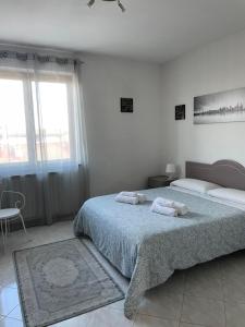 a bedroom with two beds with towels on it at La casa di Chicca in Abbadia San Salvatore