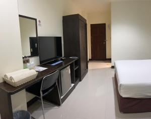 TV a/nebo společenská místnost v ubytování T.P. Place Hotel