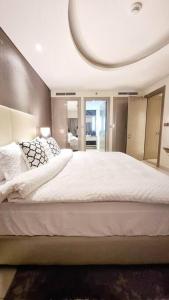Postel nebo postele na pokoji v ubytování Luxury Paramount Hotel Apt A662
