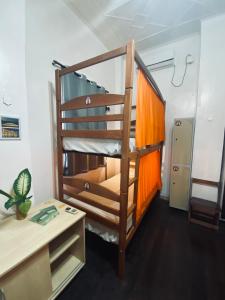 a room with a bunk bed and a desk at Aldeia Hostel in Manaus