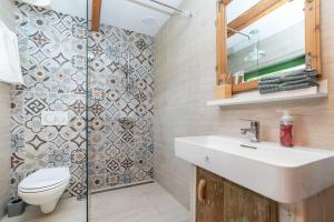 a bathroom with a sink and a toilet at Mannana házikó in Szokolya