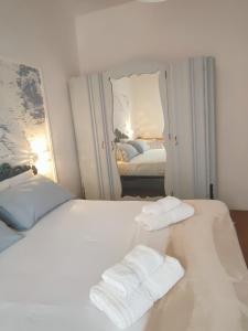 Ein Bett oder Betten in einem Zimmer der Unterkunft Annamaria Rooms