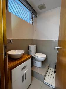 a bathroom with a toilet and a sink at Hospedagem BRASILIANAS in Brasilia