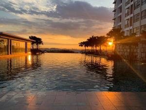 a large body of water with a sunset in the background at 1 Dream Home @ Tiara Imperio 两间房舒适环境适合家庭和旅行 in Kajang