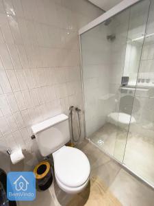 a bathroom with a toilet and a shower at Apartamento completo com píer e acesso ao mar in Salvador