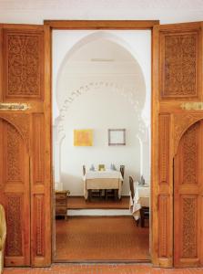 Uma cama ou camas num quarto em Hotel Blanco Riad