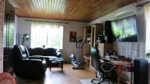 TV a/nebo společenská místnost v ubytování Mäe Farm