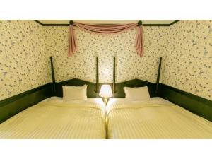 two twin beds in a bedroom with a wall at Restaurant & Hotel Traumerei - Vacation STAY 47795v in Hakuba +62 photos