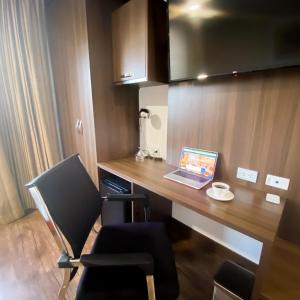 TV a/nebo společenská místnost v ubytování Hotel Royal Elim International