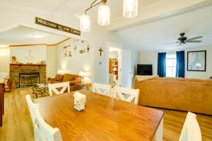 New ConcordKentucky Lakeside Home with Deck - 20 Mi to LBL!的相册照片