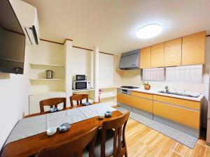 a kitchen and dining room with a table and chairs at Senmagawa - Kuhoji - Vacation STAY 15376 in Yaochō