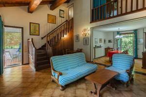 Гостиная зона в Villa Ferrari +33 фотографии