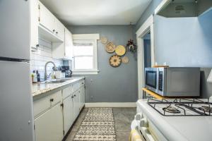 a kitchen with a stove and a microwave at Charming Historic Apartment Mins to Convention Center, Beaches and Downtown Attractions in Long Beach