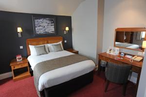 Katil atau katil-katil dalam bilik di Brentwood Inn by Greene King Inns