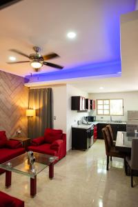 a living room with a red couch and a table at Hotel Suites Paraíso in Mérida