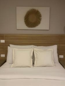 Postel nebo postele na pokoji v ubytování Moet Medellin Hotel