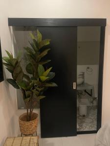 Ένα μπάνιο στο Moet Medellin Hotel