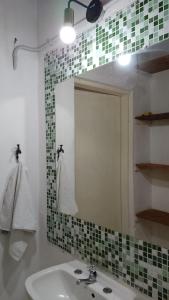 a bathroom with a sink and a mirror and towels at Doña Isabel 2 in Gualeguay