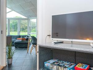 TV a/nebo společenská místnost v ubytování Holiday home Ansager XXXVI