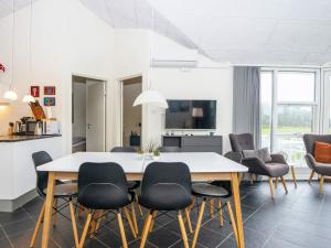 TV a/nebo společenská místnost v ubytování Holiday home Ansager XXXVI