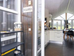 Kuchyň nebo kuchyňský kout v ubytování Holiday home Ansager XXXVI