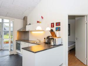 Kuchyň nebo kuchyňský kout v ubytování Holiday home Ansager XXXVI