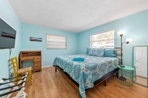 En eller flere senge i et værelse på Charming Beach Villa B