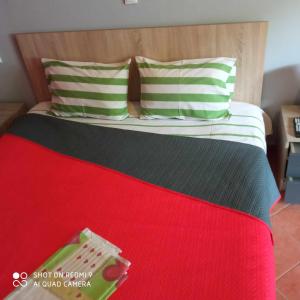 Postel nebo postele na pokoji v ubytování Guest House Sakis.