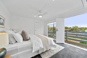 Letto o letti in una camera di The Whitewinds - A Group Escape by Rosebud Beach