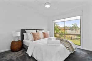 Letto o letti in una camera di The Whitewinds - A Group Escape by Rosebud Beach