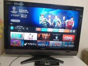 En TV eller et underholdningssystem på IIIハウス　ひらパーからすぐの３階建て一軒家　全寝室エアコン新調　wifi完備　旅行&ビジネス大歓迎
