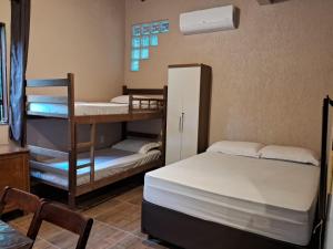 a room with two bunk beds and a window at Recanto Gira Cerrado in Cavalcante