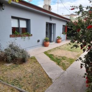 Κήπος έξω από το OMA- Casa Temporaria