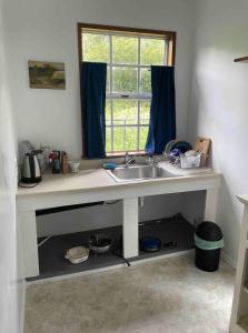 A kitchen or kitchenette at Funky Little Shack