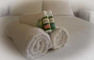 a pile of towels and a tube of toothpaste on a bed at Pousada Casa da Pedra in Búzios