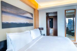 Postel nebo postele na pokoji v ubytování Address Dubai Mall Residence Luxury