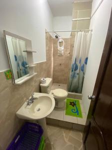 a bathroom with a sink and a toilet and a shower at Departamentos en la Garzota cerca del Aeropuerto Norte de Guayaquil in Guayaquil