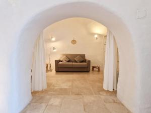 a living room with a couch in an archway at Parco della Vigna in Martina Franca