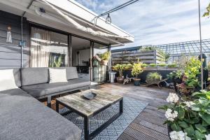 Beautiful Water Villa, near Schiphol and Amsterdam的休息区