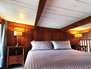 Postel nebo postele na pokoji v ubytování Hotel Moloka'i