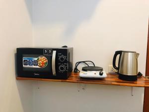 Удобства за правене на кафе и чай в M&N Guesthouse Kata