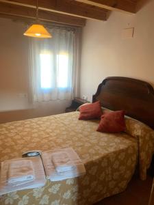 A bed or beds in a room at tranquilo y buena naturaleza