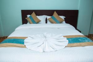 Postel nebo postele na pokoji v ubytování Yaksa Hotel Pvt. Ltd.