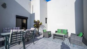 Prostor za sedenje u objektu Mabaat-Superior-Al Qairawan-2BR-54