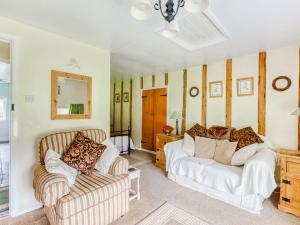 a bedroom with two beds and a couch at Secluded Holiday Home in Ceredigion with Garden in Pennant